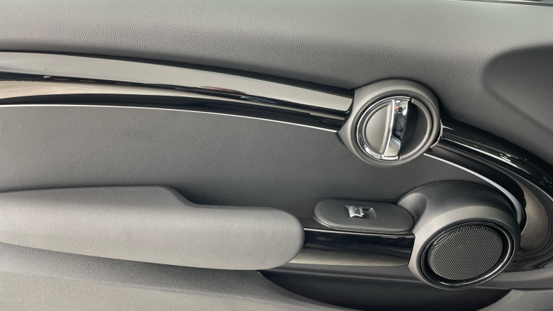 MINI Hatchback 1.5 Cooper Classic 3dr Auto [Comfort Pack] Petrol Hatchback